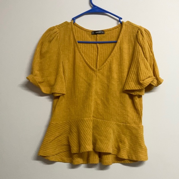 Casual top - Picture 1 of 2